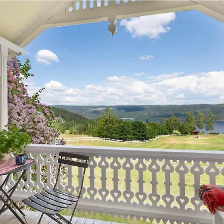 Landlig Og Idyllisk بيت للعطل