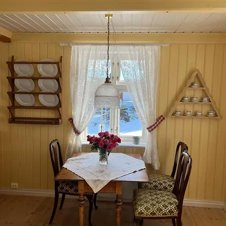 Landlig Og Idyllisk بيت للعطل